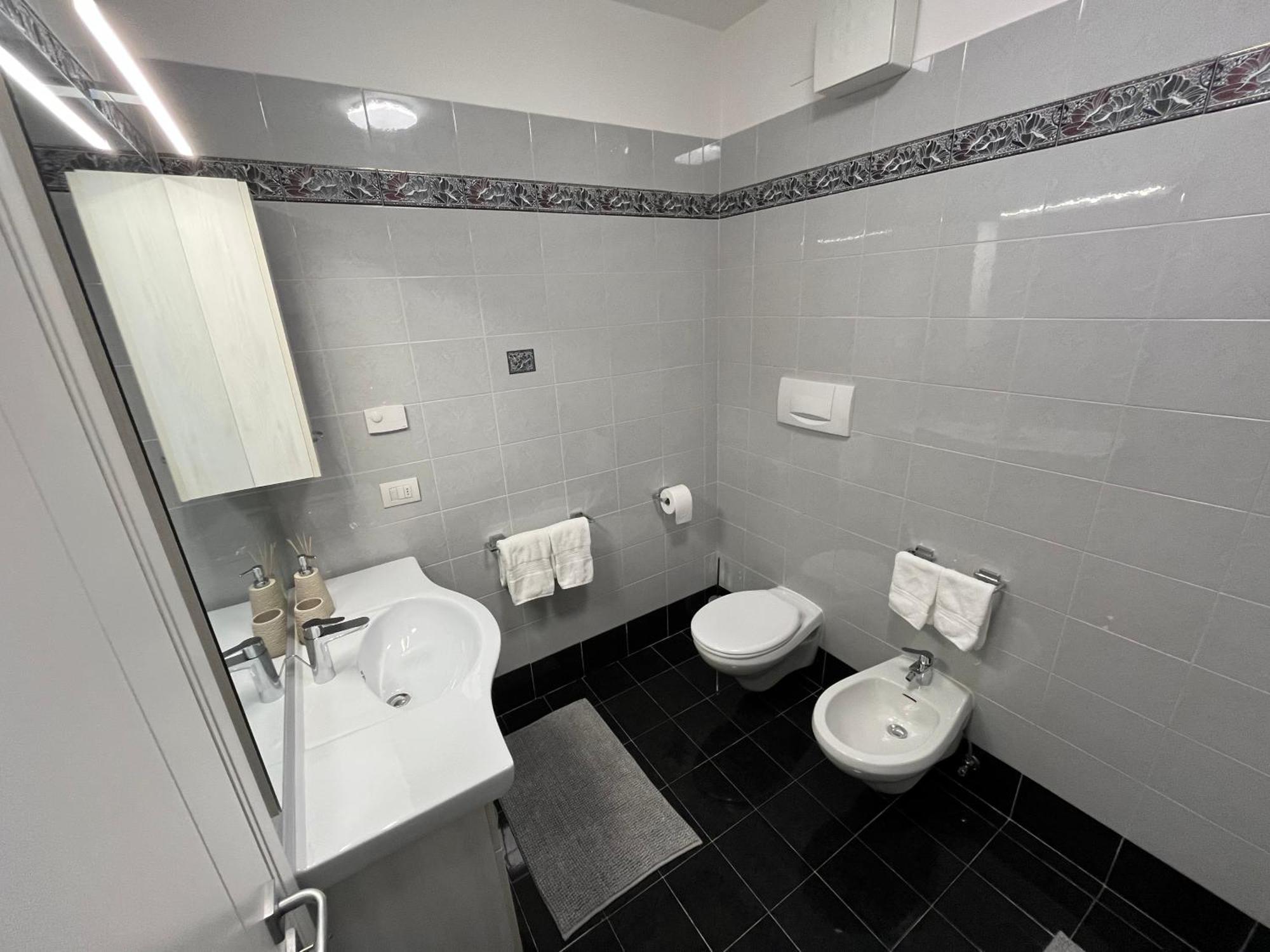 B&B Alessandro Private Room & Bathroom In Shared Apartment Arco Eksteriør billede