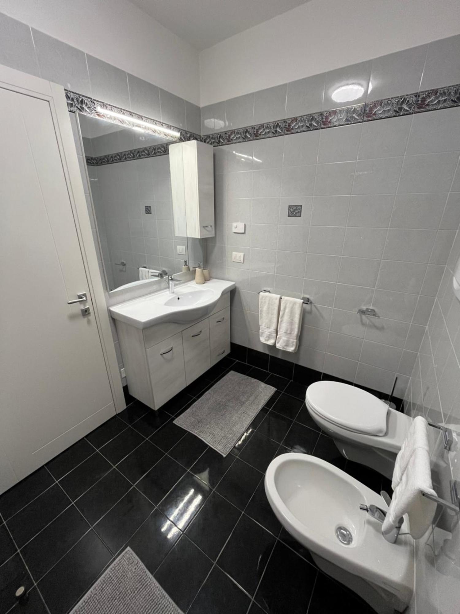 B&B Alessandro Private Room & Bathroom In Shared Apartment Arco Eksteriør billede